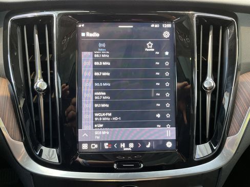 Used 2025 Volvo V60 B5 Cross Country Plus image 41