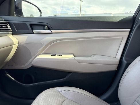 Used 2020 Hyundai Elantra Limited image 28