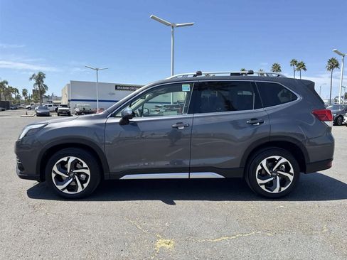 Used 2023 Subaru Forester Touring image 5