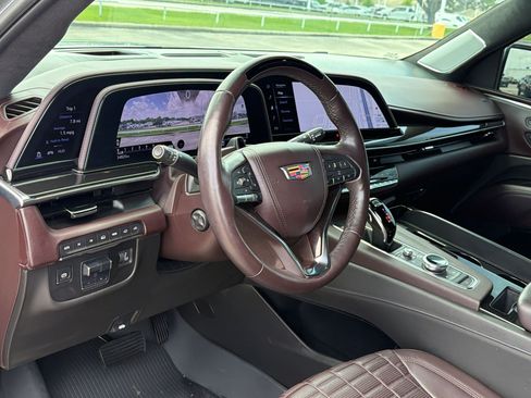 Used 2024 Cadillac Escalade Sport Platinum w/ LPO, ONYX Package AWD/4WD image 4