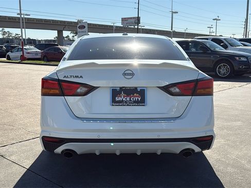 Used 2023 Nissan Altima 2.5 SV w/ SV Premium Package image 6