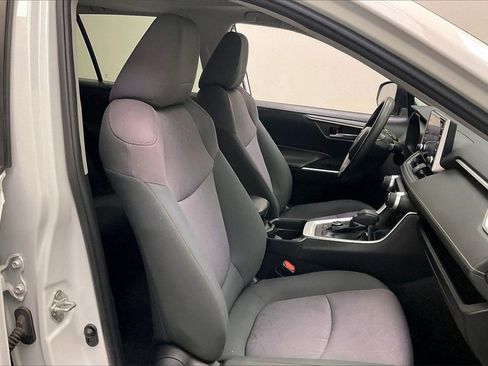 Used 2019 Toyota RAV4 XLE w/ Convenience Package image 6