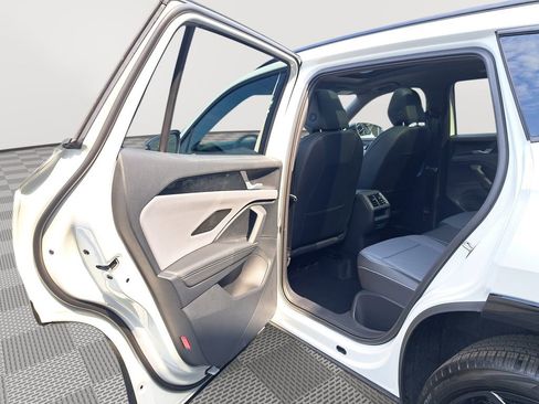 New 2025 Volkswagen Tiguan SE R-Line image 13