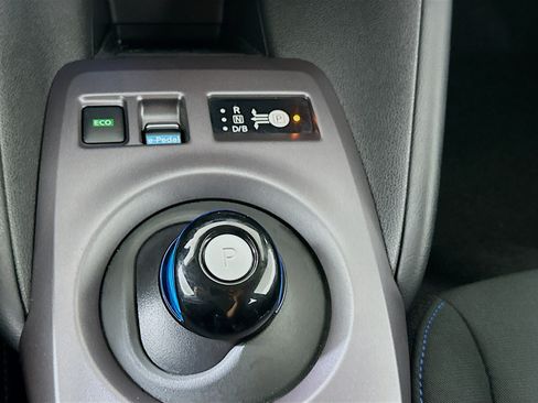 Used 2025 Nissan Leaf S FWD image 23