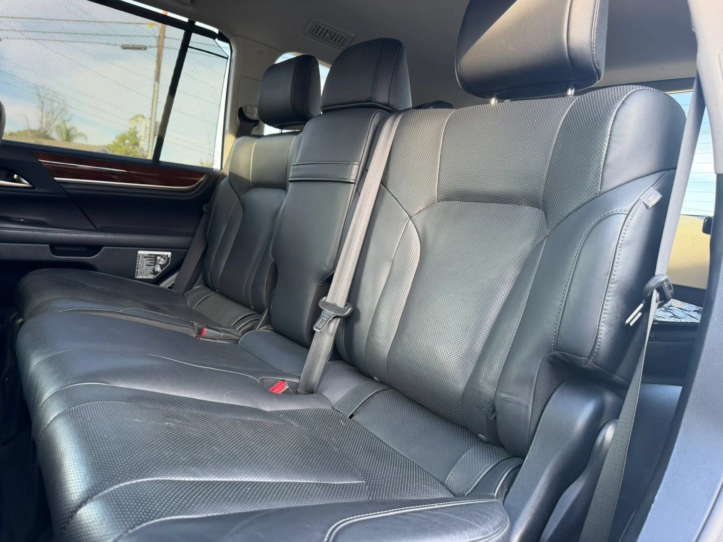 Used 2016 Lexus LX 570 4WD w/ Luxury Package image 13