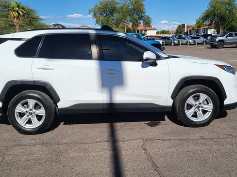 Used 2021 Toyota RAV4 XLE w/ Convenience Package FWD image 12