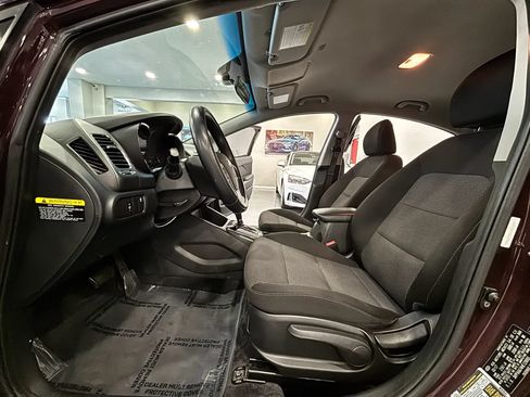 Used 2017 Kia Forte LX FWD image 12