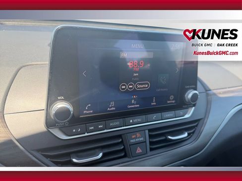 Used 2025 Nissan Altima 2.5 SV FWD image 26