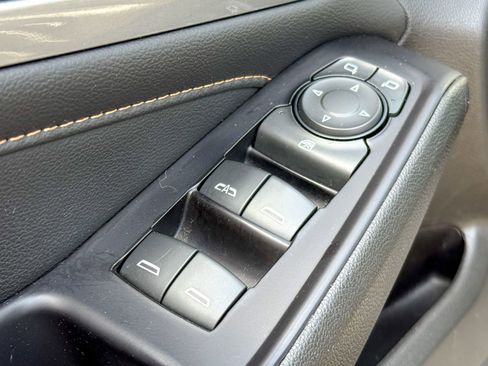 Used 2019 Chevrolet Traverse LT image 19