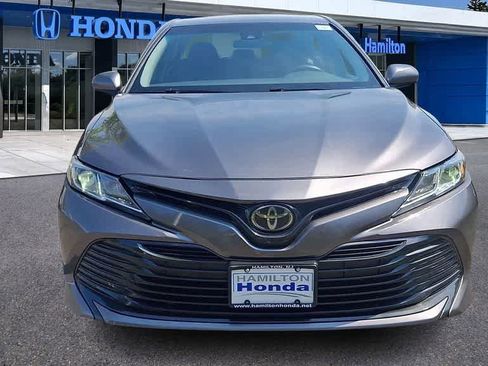 Used 2018 Toyota Camry LE FWD image 3