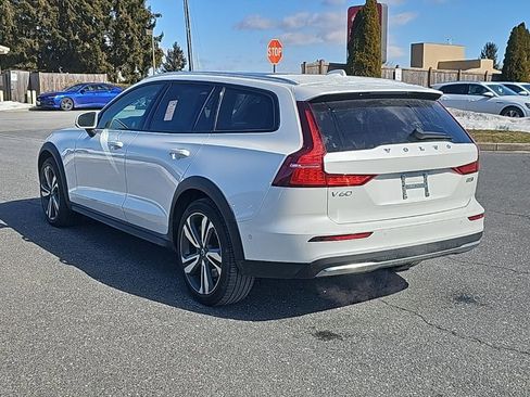 Used 2025 Volvo V60 B5 Cross Country Plus image 14