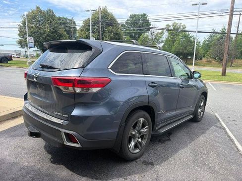 Used 2017 Toyota Highlander Limited Platinum AWD/4WD image 3
