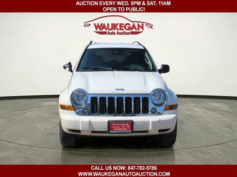 Used 2006 Jeep Liberty Limited AWD/4WD image 2