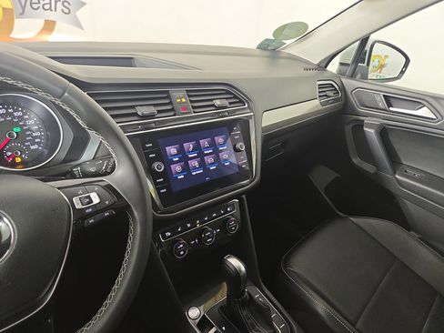 Used 2021 Volkswagen Tiguan SE image 22