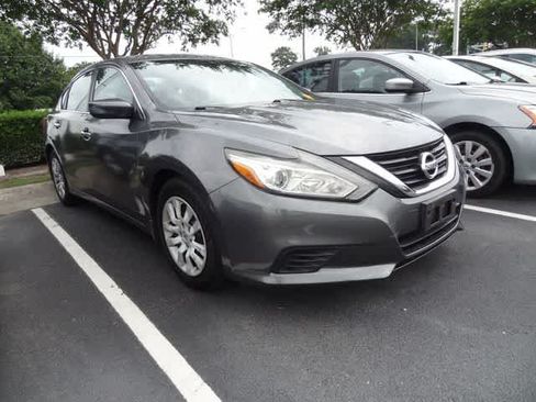 Used 2017 Nissan Altima 2.5 S w/ Power Driver Seat Package FWD image 3