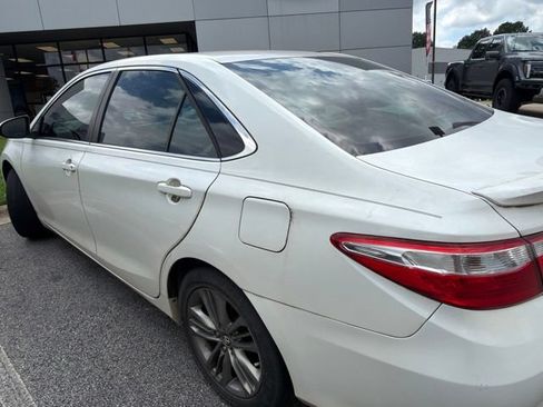 Used 2017 Toyota Camry SE FWD image 6