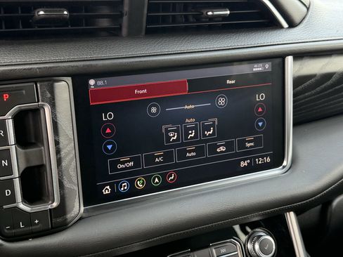 Used 2021 GMC Yukon Denali w/ Denali Premium Package RWD image 19