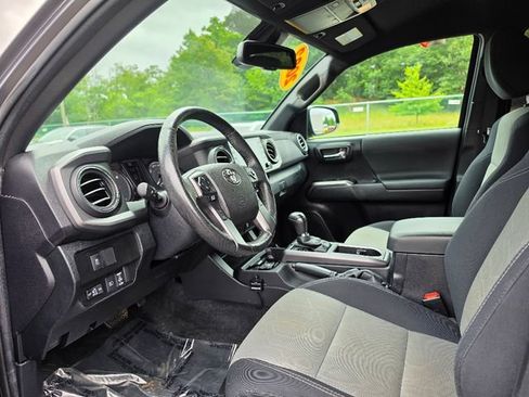 Used 2022 Toyota Tacoma TRD Sport w/ Technology Package AWD/4WD image 20