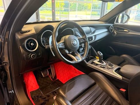 Used 2022 Alfa Romeo Stelvio Veloce AWD/4WD image 16