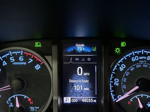 Used 2021 Toyota Tacoma TRD Off-Road w/ Technology Package AWD/4WD image 15