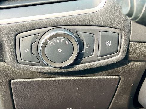 Used 2021 Ford Edge SE image 8