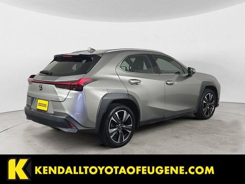 Used 2019 Lexus UX 200 FWD image 5