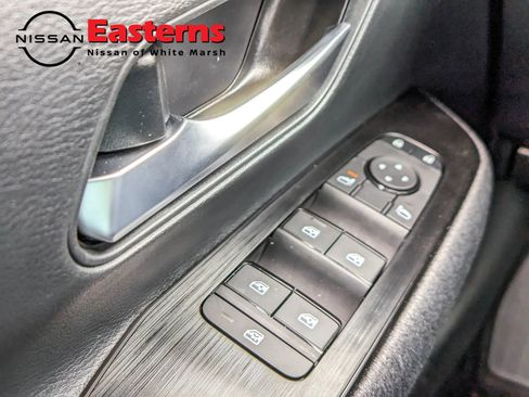 Used 2025 Nissan Kicks SV AWD/4WD image 28