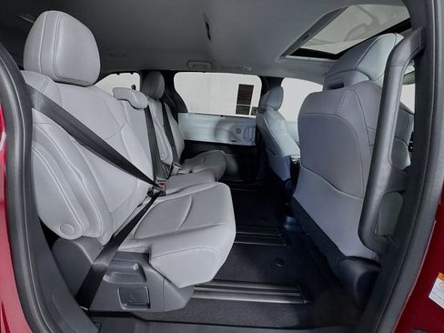 New 2026 Toyota Sienna XLE image 27