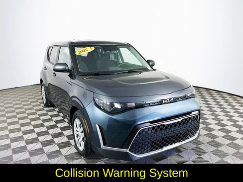 Used 2025 Kia Soul LX FWD image 3