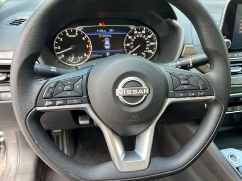 Used 2025 Nissan Altima 2.5 SV FWD image 28