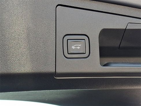 Used 2024 Cadillac XT4 Premium Luxury image 29