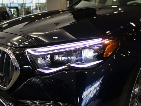 New 2026 Mercedes-Benz E 53 AMG e 4MATIC Sedan image 9