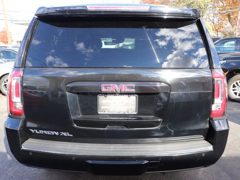 Used 2017 GMC Yukon XL SLT image 4