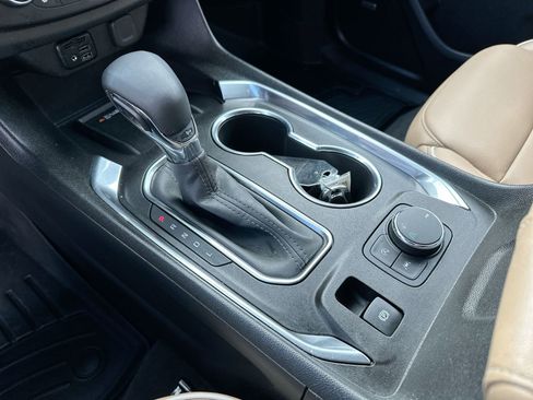 Used 2023 Chevrolet Traverse Premier image 20