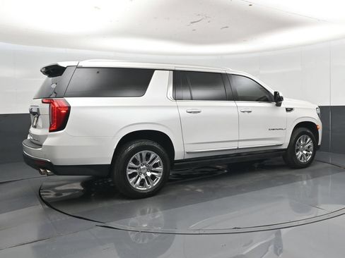 Used 2022 GMC Yukon XL Denali AWD/4WD image 32