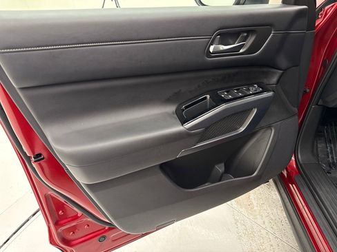 Used 2023 Nissan Pathfinder SL image 11