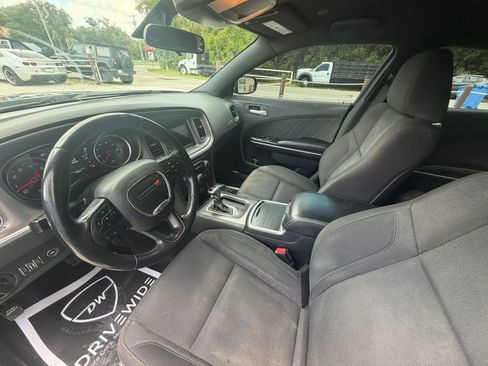 Used 2019 Dodge Charger SXT RWD image 11