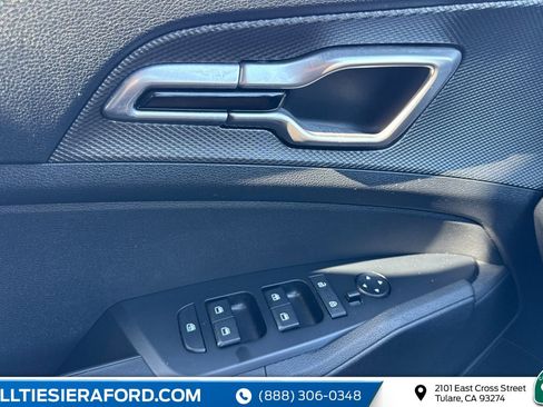 Used 2025 Kia Sportage LX FWD image 13