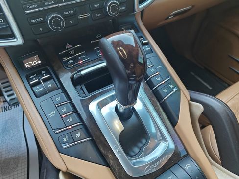 Used 2015 Porsche Cayenne Turbo AWD/4WD image 24
