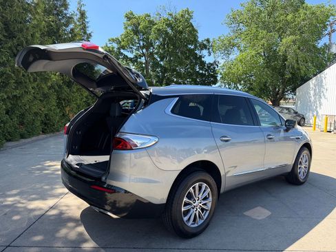 Used 2023 Buick Enclave Essence AWD/4WD image 13