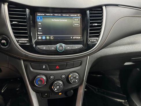 Used 2019 Chevrolet Trax LT w/ LT Convenience Package FWD image 17