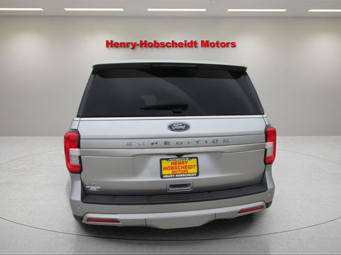 Used 2023 Ford Expedition XLT image 3