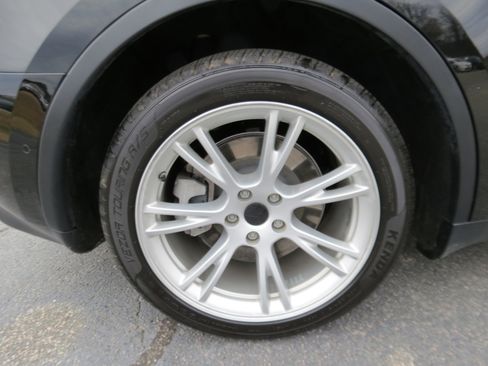 Used 2021 Tesla Model Y Long Range image 10