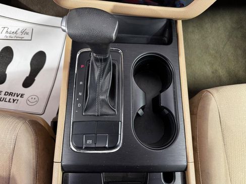 Used 2018 Kia Sedona LX image 21