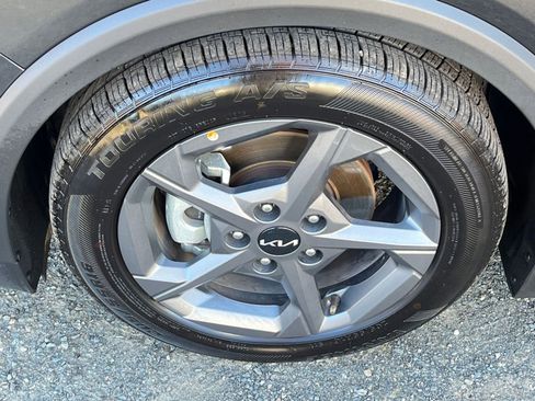 Used 2025 Kia K4 LXS image 29