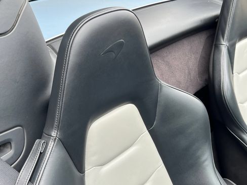 Used 2014 McLaren MP4-12C Spider RWD image 32