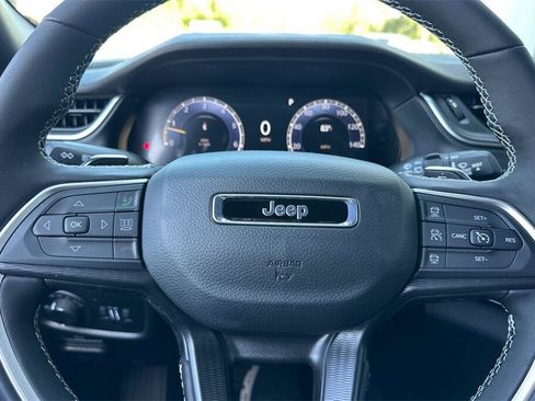 New 2025 Jeep Grand Cherokee Altitude image 20