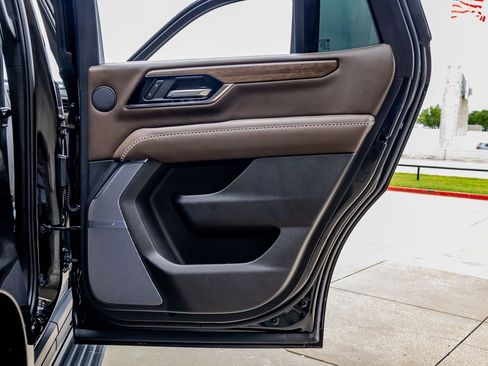 Used 2025 GMC Yukon Denali Ultimate image 42