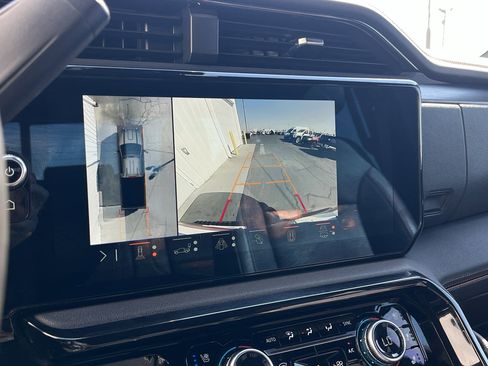 Used 2024 GMC Sierra 2500 AT4 w/ AT4 Premium Plus Package image 17