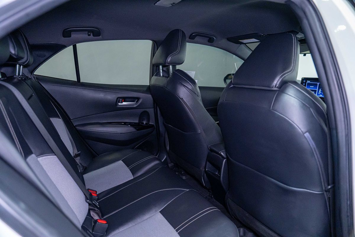 Used 2019 Toyota Corolla XSE FWD image 17